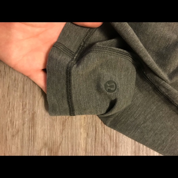 Men’s short sleeve Lululemon - Picture 3 of 3